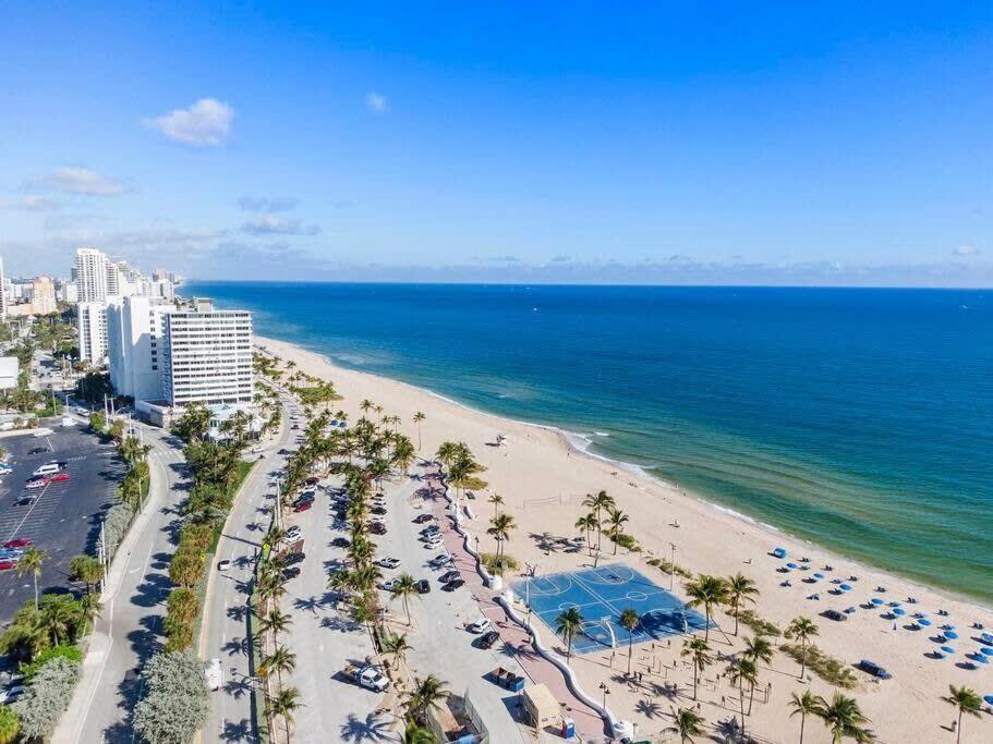 Walk To Las Olas Banyan Room Palm Paradise Inn 劳德代尔堡 外观 照片